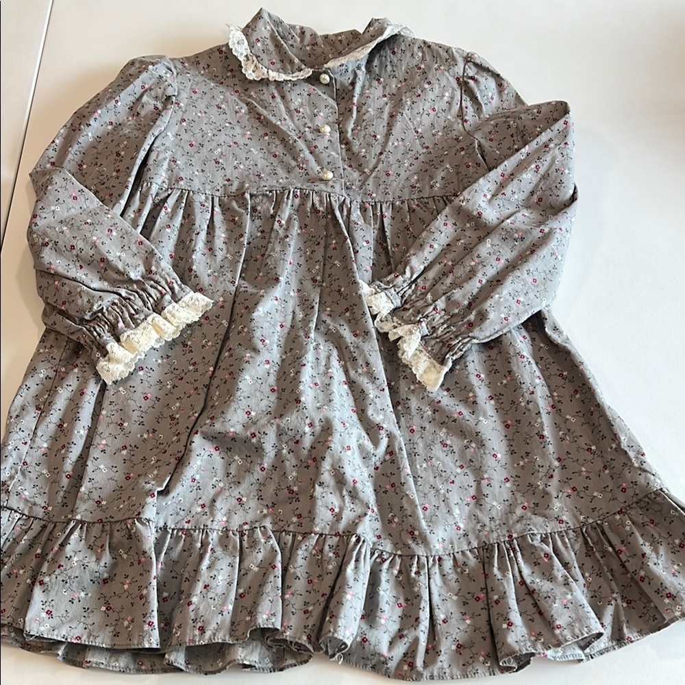Floral Gray Long Sleeve Dress‎ with Lace Trim - vintage